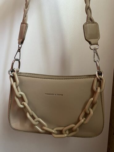 Çantalar: Çiyin çantası, Charles & Keith, İşlənmiş