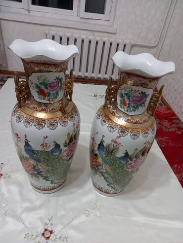 вазы с цветами: Продаю вазы большие! Китайские сувенирные вазы из форфора! Высота 80