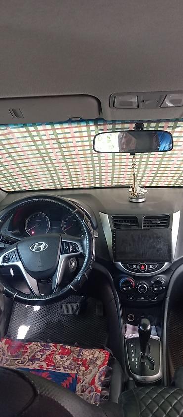 Hyundai Solaris: 2016 г., Автомат, Бензин, Седан — 4