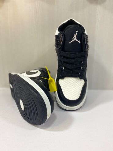 Uşaq ayaqqabıları: Uşaq idman ayaqqabısı – aşağı kəsimli dizayn - Rənglər: qara-ağ və -da lalafo.az — 9 Uşaq ayaqqabıları: Uşaq idman ayaqqabısı – aşağı kəsimli dizayn - Rənglər: qara-ağ və — 9