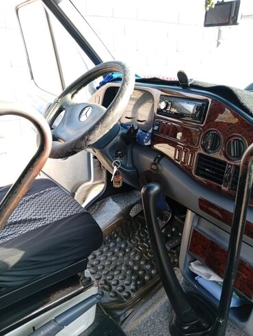 Легкий грузовой транспорт: Легкий грузовик, Mercedes-Benz — 12