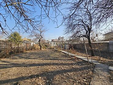 Продажа времянок: Продаётся редкий участок 8,2 сотки в обжитом районе Кызыл-Аскер. Всего — 1