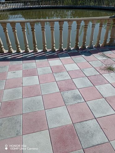 Tamet: Müxtəlif çalarlarda olan beton plitələrdən hazırlanmış səki örtüyü -da lalafo.az — 5 Tamet: Müxtəlif çalarlarda olan beton plitələrdən hazırlanmış səki örtüyü — 5