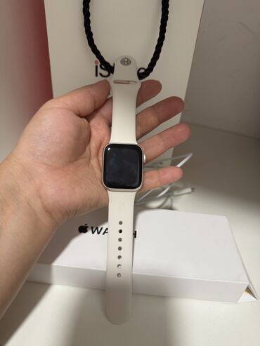 Apple Watch: Продаю часы аpple watch Белого цвета Новые, но открытые не разу не