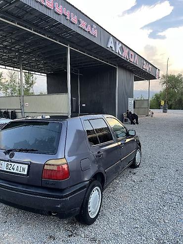 Volkswagen Golf: 1993 г., 1.8 л, Механика, Бензин, Хэтчбэк
