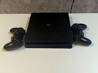 playstation joystick: PS4 slim 500GB əla vəziyətdə hazır qoş oyna +1disk +2 pult original — 2