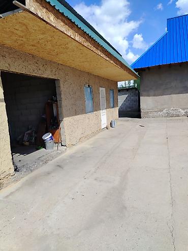 Продажа коттеджей и домов: Продаётся частный дом с большим внутренним двором и хозяйственными — 4