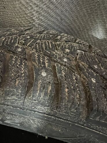 купить багажник на крышу авто в бишкеке: Зимние шипованные шины комплектом (4 шт). - Размер: 175/65 R14 86T