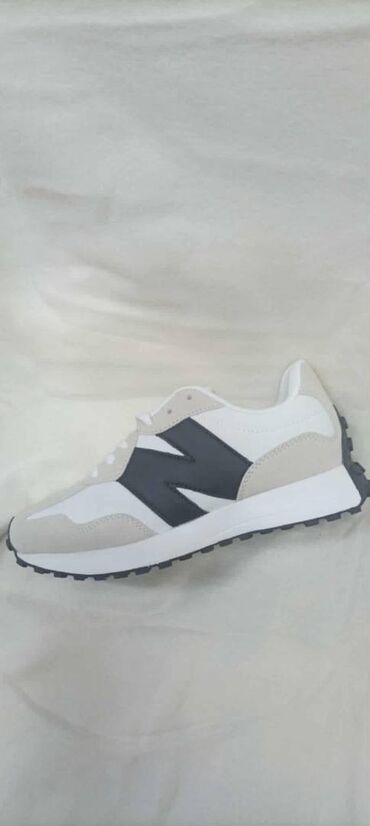 Women's Sneakers and athletic shoes: New Balance, 41 — 4