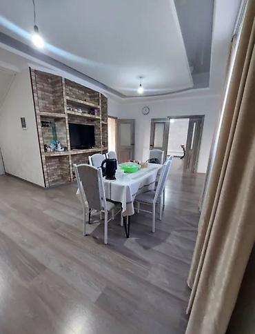 Продажа коттеджей и домов: 🏡 **СРОЧНО ПРОДАЁТСЯ ДОМ** 📍 Район: Кызыл-Аскер 🏠 Комнаты: 5 📐 — 4