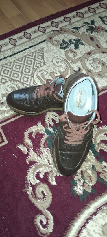 eqa shoes ecemi unvan: Dəri Ayaqqabı king içidə çölüdə dəridir naturaldı razmeri 41 yazılıb