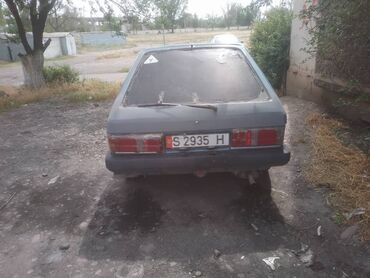 мазда 525: Mazda 323: 1983 г., 1.3 л, Механика, Бензин, Седан