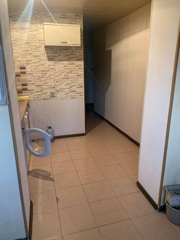 Uzunmüddətli kirayə mənzillər: Nərimanov metrosu yaxınlığında 5 mərtəbəli binanın 5-ci mərtəbəsində 2 — 6