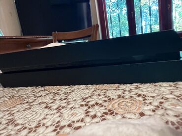 Sony PlayStation 4 oyun konsolu. Bu konsol yüksək keyfiyyətli oyun