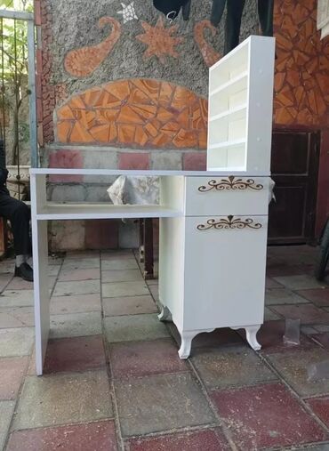 Sifarişlə manikür masaları: Gözəllik salonları və vizaj studiyaları üçün peşəkar vizaj/saç ustası — 5
