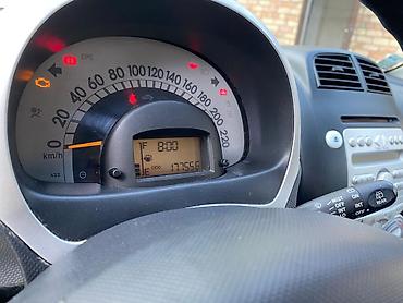 suzuki ignis: Daihatsu Sirion: 2006 г., 1 л, Механика, Бензин, Хэтчбэк — 6