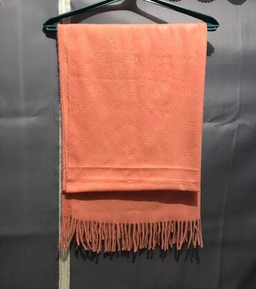 кожаная мягкая сумка: Мягкий, тёплый шарф
Пару выходов 
В отличном состоянии