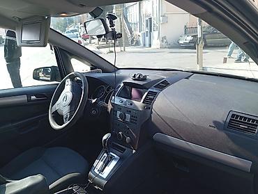 Opel: Opel Zafira, gümüşü rəng, 7 yerlik (3 cərgə oturacaq) minivan — 6