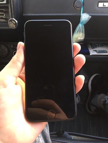 apple-iphone-5-s в Кыргызстан: Продаю IPhone 8 Черный
Память 64 комплект чехол и сам телефон, состоя