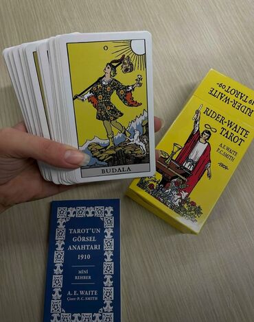 Kitablar, jurnallar, CD, DVD: Rider Waite tarot kartlari.Turk dilinde kitabcasida var.Yeni salafan