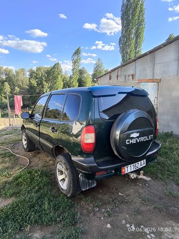 Chevrolet: Chevrolet Нива: 2004 г., 1.7 л, Механика, Бензиновая, Внедорожник — 4