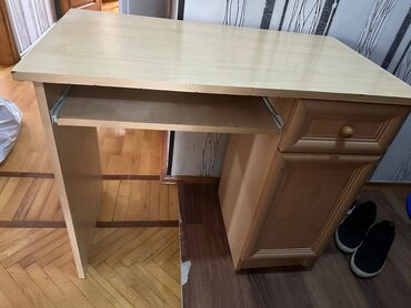 офисная мебель: Komputer masası 75x90x50
iki dolab yeri ilə
Narimanovda yerləşir
