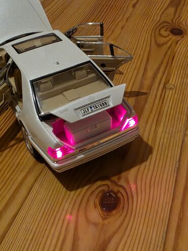 Avtomobil modelləri: Kolleksiya üçün detalı maket avtomobil - Miqyas: təxmini 1:18 - — 7