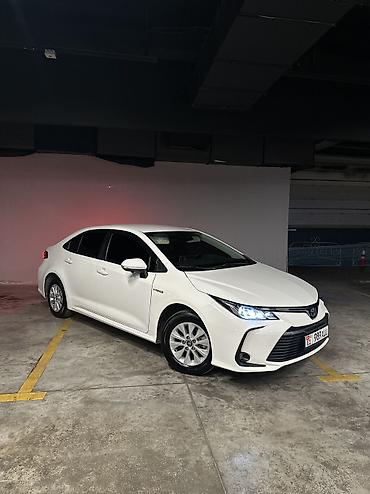 Toyota: Toyota Corolla: 2022 г., 1.8 л, Вариатор, Гибрид, Седан — 6