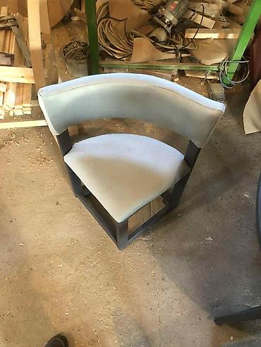 Setovi stolova i stolica: Sto + 4 stolice. Bez — 6