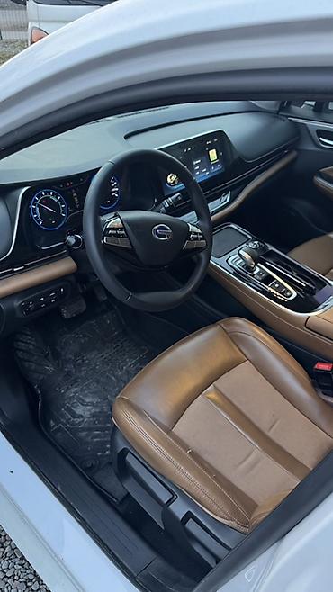 Другой электротранспорт: Электромобиль GAC Aion S, белый седан - Кузов: 4-дверный седан, белый — 6