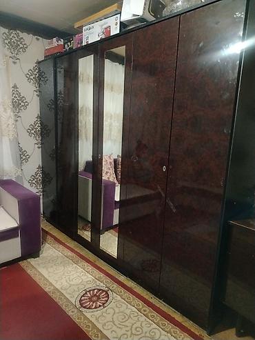 taxt ici: Geniş həcmli 6qapılı qarderob - Material: parıltılı tünd qəhvəyi — 1