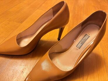 женские коричневые туфли: Туфли, Размер: 37, цвет - Бежевый, Б/у