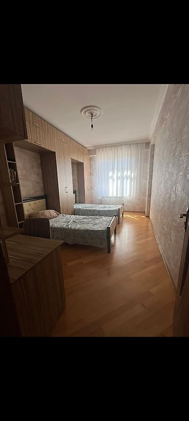 Otaqların satışı: Kirayə üçün geniş və işıqlı mənzil otaqları. Xüsusiyyətlər: - 2 ayrı — 10