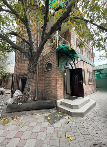 Долгосрочная аренда домов: 200 м², 7 комнат, Парковка — 1