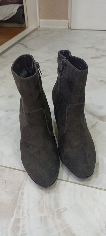 povoljne zenske zimske jakne: Ankle boots, Graceland, 38
