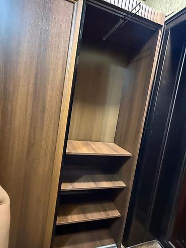 Mebel: İşlənmiş, 2 qapılı, Güzgülü, Qəhvəyi, Taxta, Kupe, Düz dolab — 2