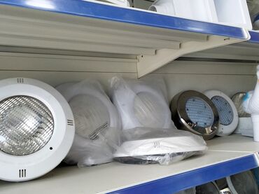 Hovuzlar: Hovuzlar üçün nəzərdə tutulmuş bu işıqlandırma qurğuları su altında