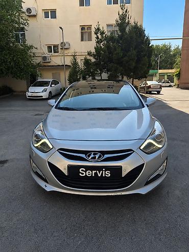 i40: Hyundai i40: 2 l | 2012 il Sedan — 1