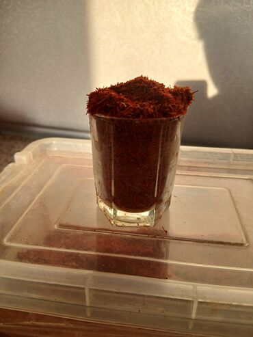 Digər qida məhsulları: Qırmızı istiot tozu – xırda üyüdülmüş, ədviyyatlı və ətirli. Məhsul