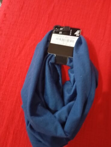 Kape, šalovi i rukavice: Kape zenske,muske,deciji i salovi.Novo i kao novo kape po 250d salovi — 22