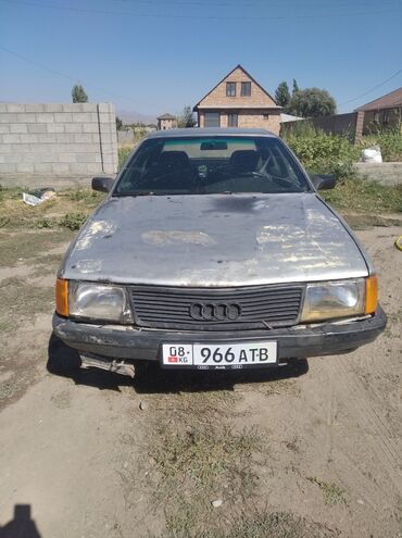 ауди 100 радиятор: Седан Audi 100 в сером цвете с характерным дизайном кузова. Автомобиль
