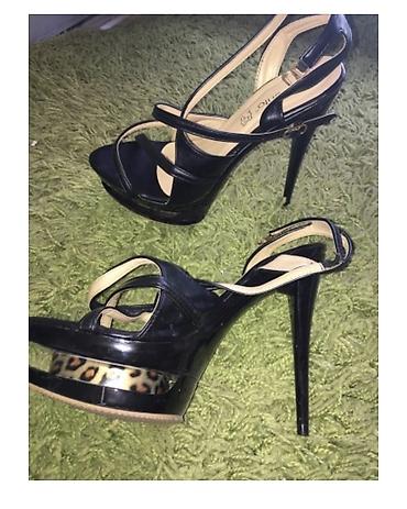 papuce guess: Sandale nove — 1