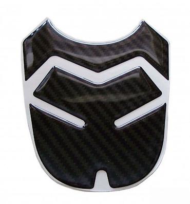k1 rad: TANK PAD - carbon - 438 📌 Opis: Samolepljivi protektor za rezervoar — 1