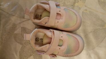 uşaq ucun traktor: Qız uşagi üçün ayaqqabı heç geyinilməyib razmer kiçiy olduğu at lalafo.az uşaq ucun traktor: Qız uşagi üçün ayaqqabı heç geyinilməyib razmer kiçiy olduğu