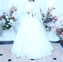 ак ордо дом продаж: На прокат шикарное свадебное платье цвета айвори со стразами и