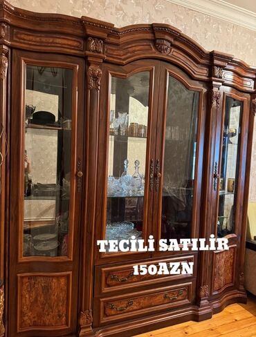Konteynerlər: Şüşəli dolab vitrini