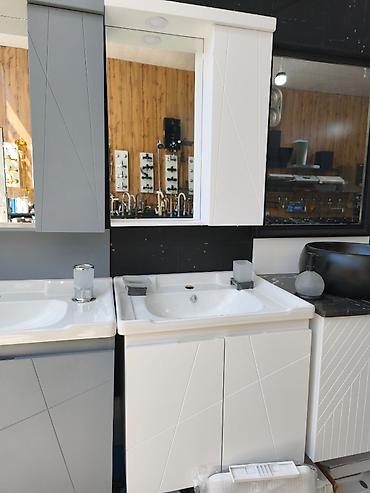Hamam mebeli dəsti – lavabo, alt dolab və güzgülü asma şkaf - Rəng