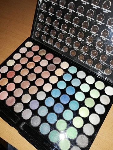 nyx paleta senki: W7 Paleta senki, 77 senki, probane dve ili tri senke, u odlicnom