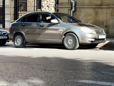 Hyundai: Hyundai Accent: 1.5 l | 2008 il Sedan — 17