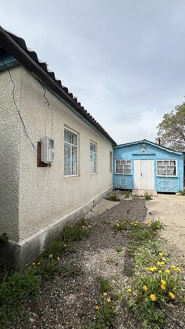 Продажа коттеджей и домов: Үй сатылат • Жер аянты: 9 сотых • Үй 3 бөлмөлүү • Сырты жана полу — 13